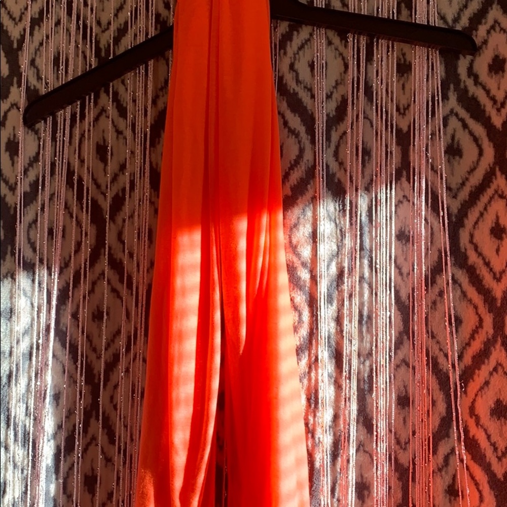 Super funky bright orange scarf 🧣